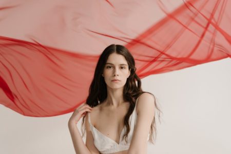 découvrez les différents types de lingerie sexy qui sublimeront votre silhouette et ajouteront une touche de sensualité à vos moments intimes. explorez notre sélection variée allant des nuisettes séduisantes aux ensembles en dentelle raffinés, pour chaque envie et occasion.