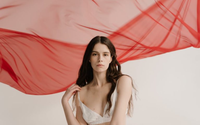 découvrez les différents types de lingerie sexy qui sublimeront votre silhouette et ajouteront une touche de sensualité à vos moments intimes. explorez notre sélection variée allant des nuisettes séduisantes aux ensembles en dentelle raffinés, pour chaque envie et occasion.