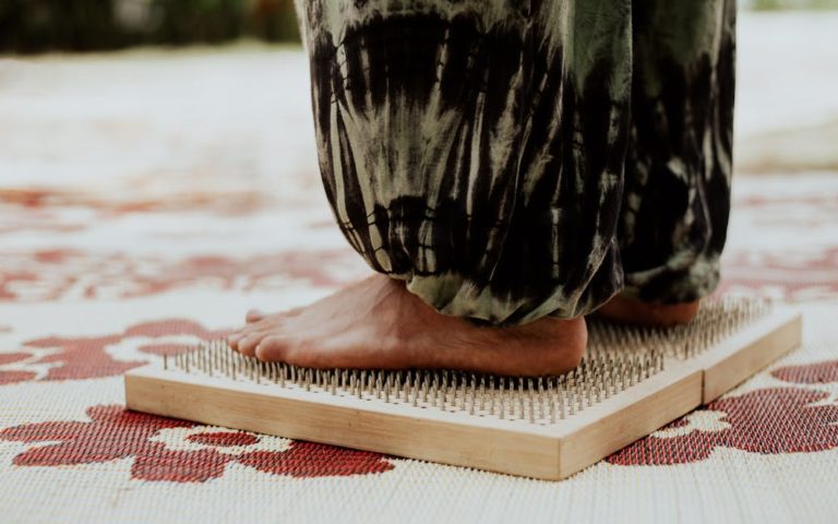 découvrez les bienfaits du tapis d'acupression, un outil naturel pour soulager le stress, améliorer la circulation sanguine et favoriser la relaxation. transformez votre routine bien-être avec notre tapis facile à utiliser, conçu pour apaiser les douleurs musculaires et augmenter votre énergie.