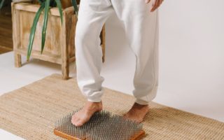 découvrez les bienfaits des tapis d'acupression pour soulager le stress et améliorer votre bien-être. profitez d'une expérience relaxante à la maison grâce à ces accessoires innovants qui stimulent les points de pression du corps.