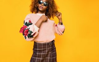 découvrez les dernières tendances de la mode avec notre sélection de vêtements, accessoires et conseils stylistiques. transformez votre garde-robe et affirmez votre style grâce à des looks inspirants qui allient élégance et confort.