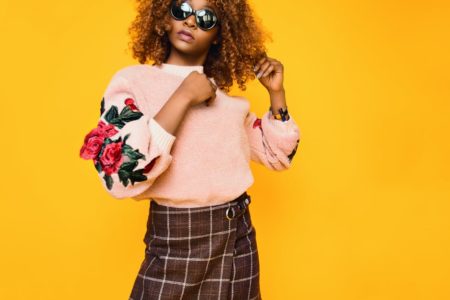 découvrez les dernières tendances de la mode avec notre sélection de vêtements, accessoires et conseils stylistiques. transformez votre garde-robe et affirmez votre style grâce à des looks inspirants qui allient élégance et confort.