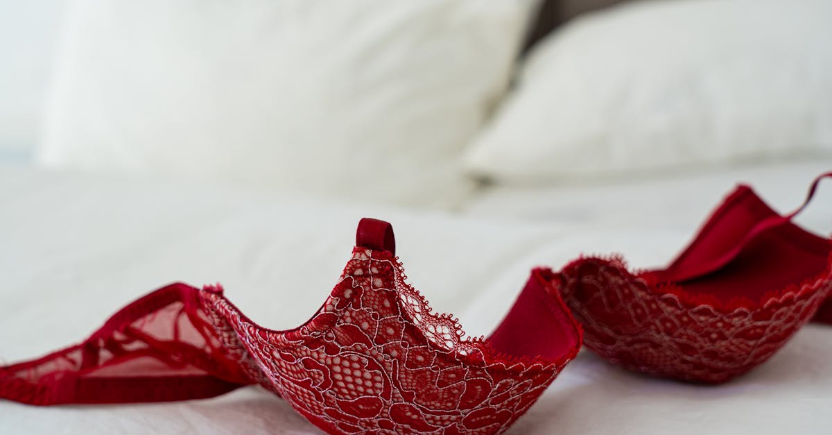 découvrez notre collection de lingerie élégante et confortable, conçue pour sublimer votre silhouette et vous offrir un bien-être au quotidien. explorez des styles variés allant du sexy au classique, adaptés à toutes les occasions.