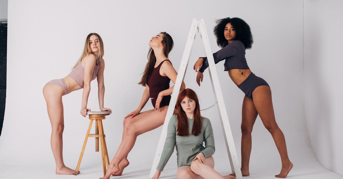 découvrez les dernières tendances en lingerie : styles, couleurs et matières qui sublimeront votre silhouette tout en assurant confort et élégance. restez à la pointe de la mode avec nos conseils et inspirations.