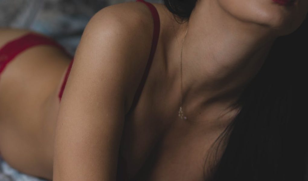 découvrez notre collection de lingerie de luxe, alliant élégance et confort. offrez-vous des pièces raffinées, conçues avec des matériaux de qualité supérieure pour sublimer votre silhouette et élever votre expérience de lingerie à un nouveau niveau de sophistication.