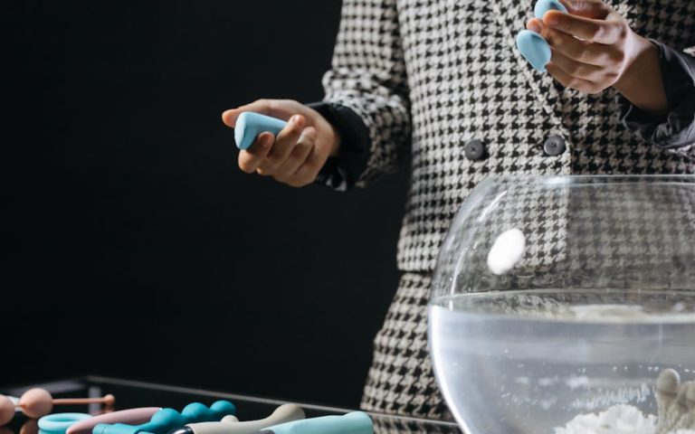 découvrez notre large sélection de sextoys pour pimenter votre vie intime. que vous soyez novice ou expert, trouvez des jeux sensuels qui s'adaptent à vos désirs et à votre confort. explorez le plaisir en toute discrétion et laissez libre cours à votre imagination.