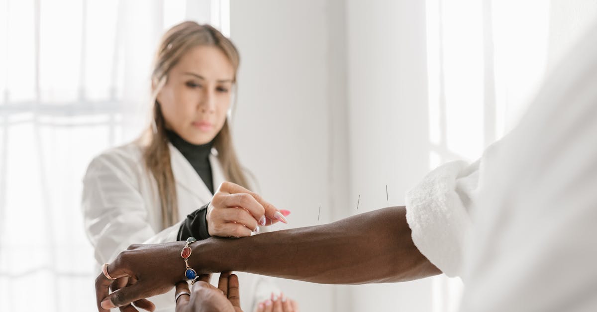 découvrez les bienfaits de l'acupression, une technique ancestrale qui allie bien-être et santé. apprenez comment stimuler des points spécifiques du corps pour soulager le stress, atténuer les douleurs et améliorer votre équilibre énergétique. explorez les secrets de cette méthode naturelle et transformez votre quotidien.