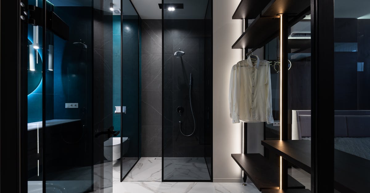 découvrez des astuces astucieuses pour l'organisation de votre salle de bain, maximisant l'espace tout en rendant votre quotidien plus pratique et agréable. transformez votre intérieur en un havre de paix grâce à nos conseils et idées de rangement efficaces.