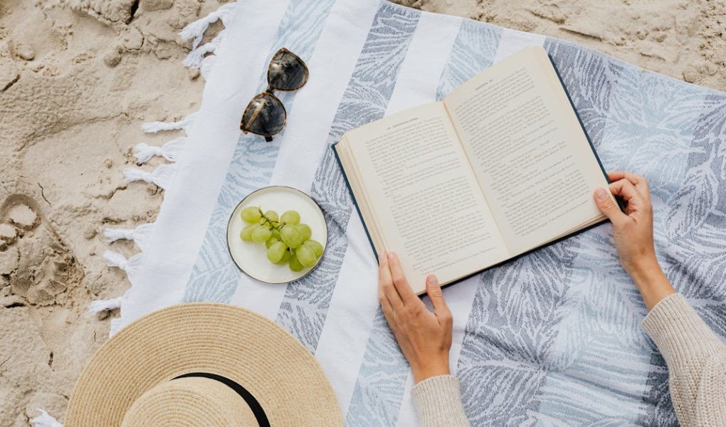 découvrez notre collection de serviettes de plage élégantes et absorbantes, idéales pour profiter du soleil et de la mer. conçues avec des matériaux de qualité, ces serviettes sont parfaites pour vos journées à la plage ou à la piscine. tels des compagnons de vacances, elles allient confort et style.