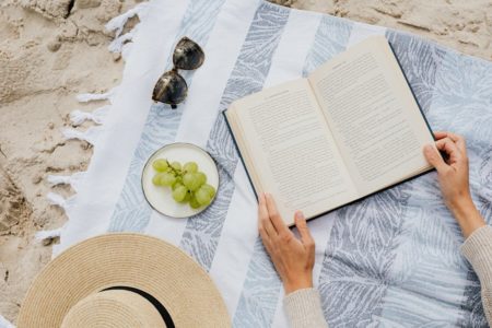 découvrez notre collection de serviettes de plage élégantes et absorbantes, idéales pour profiter du soleil et de la mer. conçues avec des matériaux de qualité, ces serviettes sont parfaites pour vos journées à la plage ou à la piscine. tels des compagnons de vacances, elles allient confort et style.