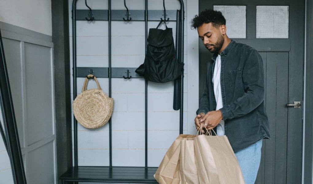 découvrez notre porte-manteau élégant et pratique, idéal pour organiser votre espace tout en ajoutant une touche de style à votre intérieur. parfait pour l'entrée, le couloir, ou même le bureau, il allie fonctionnalité et design.
