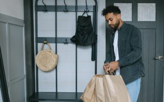 découvrez notre porte-manteau élégant et pratique, idéal pour organiser votre espace tout en ajoutant une touche de style à votre intérieur. parfait pour l'entrée, le couloir, ou même le bureau, il allie fonctionnalité et design.