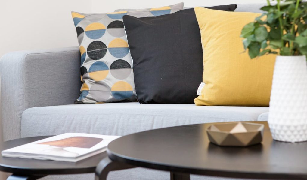 découvrez notre sélection de vases décoratifs, parfaits pour embellir votre intérieur. un mélange d'élégance et de modernité pour ajouter une touche artistique à n'importe quelle pièce.