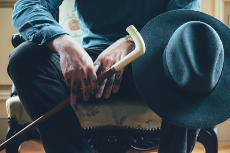 découvrez notre sélection de chapeaux tendance qui allient style et confort. que vous recherchiez un modèle pour vous protéger du soleil ou pour compléter votre tenue, nous avons ce qu'il vous faut. explorez nos designs uniques et trouvez le chapeau parfait pour chaque occasion.