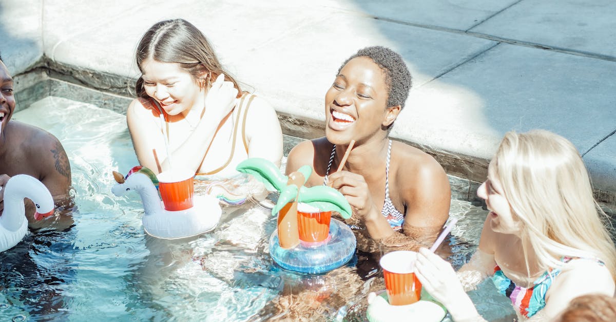 découvrez notre sélection de bouées de piscine tendance et amusantes pour égayer vos journées au bord de l'eau. parfaites pour les adultes et les enfants, nos pool floats allient confort et style pour des moments de détente inoubliables.