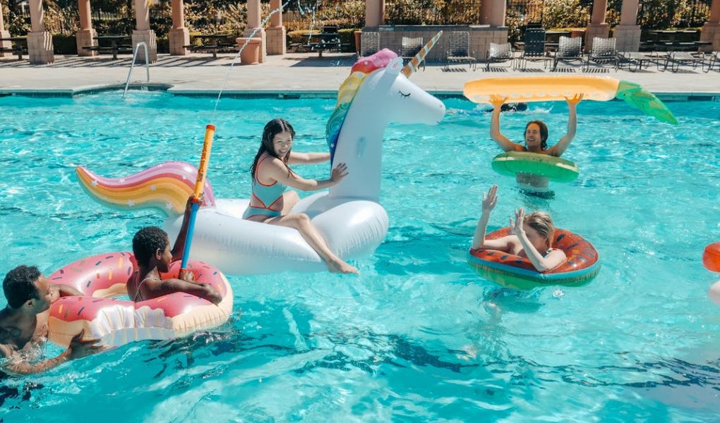 découvrez notre sélection de bouées de piscine : amusantes, colorées et confortables, elles rendront vos moments de détente au bord de l'eau encore plus agréables ! parfaites pour les enfants et les adultes, nos bouées ajoutent une touche de fun à vos journées d'été.