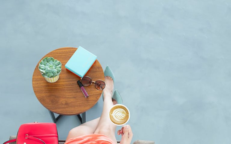 découvrez notre sélection d'accessoires de lecture qui amélioreront votre expérience de lecture. que vous ayez besoin de marque-pages, de lunettes de lecture ou de lampes spéciales, trouvez tout ce qu'il vous faut pour plonger dans vos livres préférés avec confort et style.
