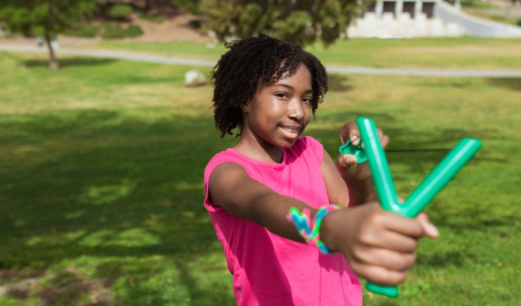 découvrez l'univers captivant des slingshots : des conseils d'utilisation, des modèles variés et des techniques de tir pour tous les passionnés. que vous soyez débutant ou expert, trouvez tout ce qu'il vous faut pour maîtriser cet art passionnant.