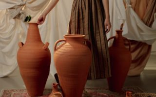 découvrez notre collection de robes en terracotta, alliant élégance et style contemporain. idéales pour toutes les occasions, ces pièces uniques mettent en valeur votre silhouette tout en apportant une touche de chaleur et de sophistication à votre garde-robe.