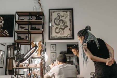 découvrez notre collection de piercings fantaisie tendance, adaptés à tous les styles. osez l'originalité et laissez-vous séduire par des designs audacieux et élégants, sans engagement. parfaits pour une touche moderniste à votre look, nos faux piercings sont la solution idéale pour exprimer votre personnalité!