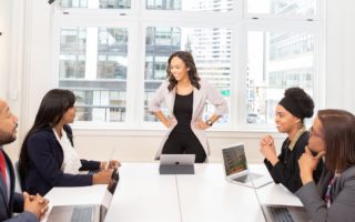 découvrez les clés du leadership efficace : développez vos compétences en gestion d'équipe, inspirez la confiance et atteignez vos objectifs professionnels grâce à des conseils et ressources adaptés aux leaders d'aujourd'hui.